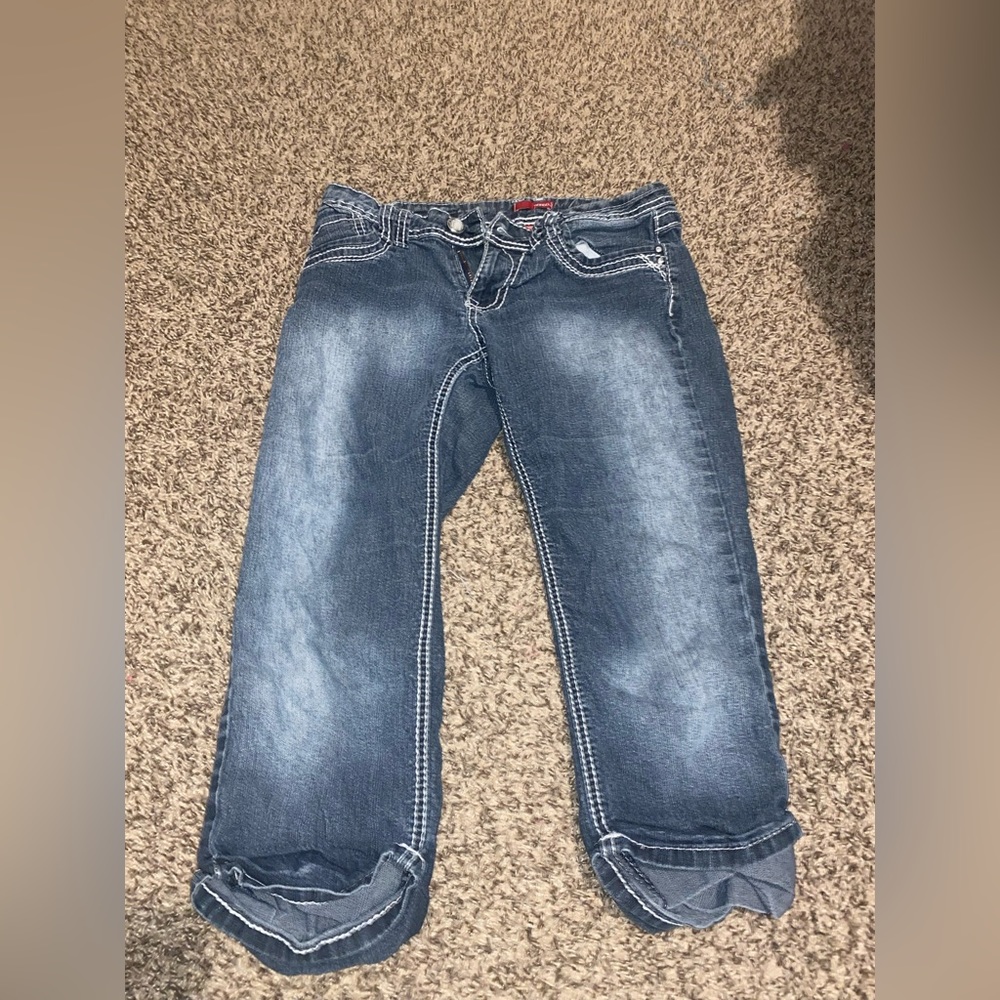 These are BONGO jeans. Never worn. If you need anymore information just lmk!